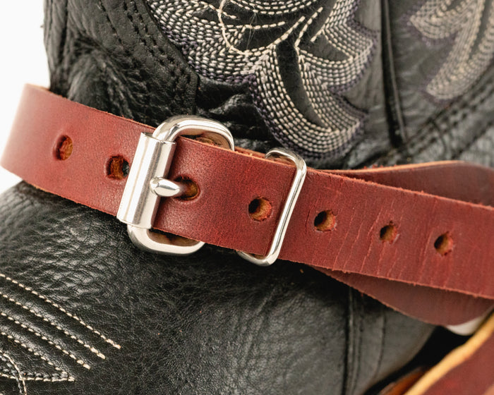 ADULT_SPUR_STRAP_LATIGO-close-up