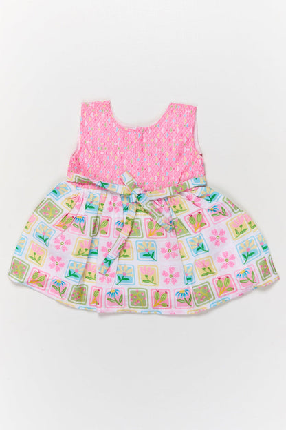 The Nesavu Baby Cotton Frocks Baby Girl Cotton Frock with Playful Cartoon Fruit Print for Casual Wear Nesavu Nesavu baby girl cartoon fruit print cotton frock – sleeveless and perfect for play