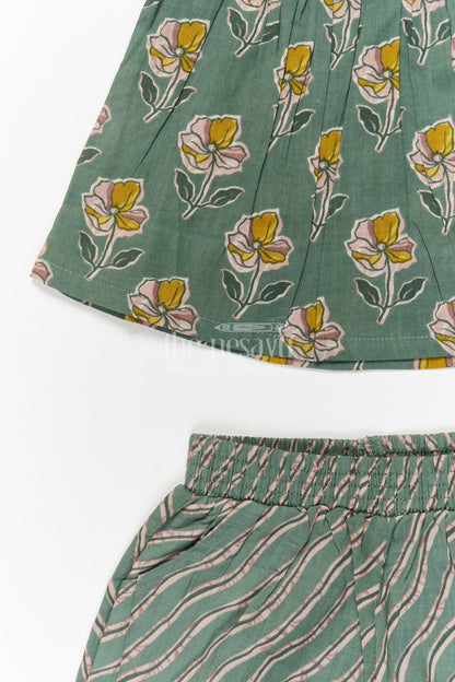 The Nesavu Girls Casual Set Girls Casual Cotton Set for Playdates and Summer Comfort Nesavu Nesavu girls cotton casual set with printed top and shorts for summer play and everyday comfort