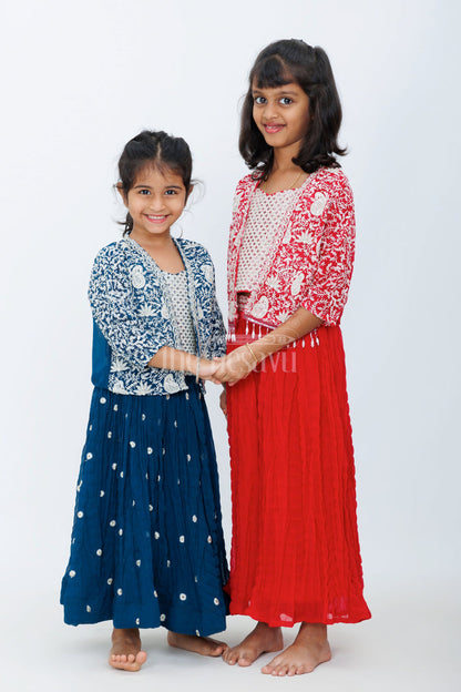 The Nesavu Girls Lehenga Choli Girls Lehenga Choli Set in Blue with Embroidered Jacket and Paisley Floral Motifs Nesavu Nesavu Girls Lehenga Choli Set Navy Blue Paisley Embroidery Sequins