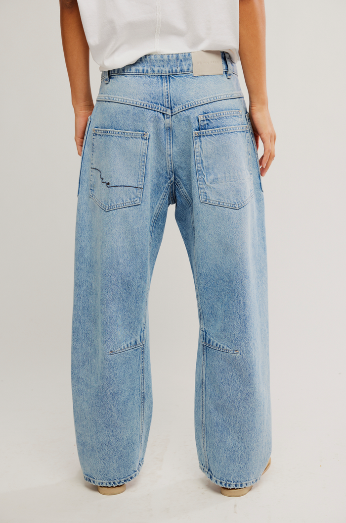 Minimalist Moxie Boyfriend Barrel Jean in County Fair
