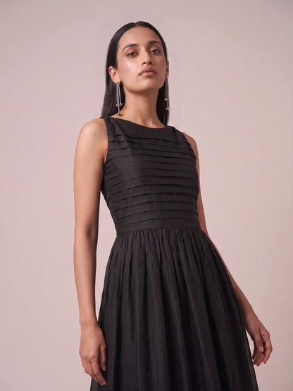 RAYA PLEATED DRESS