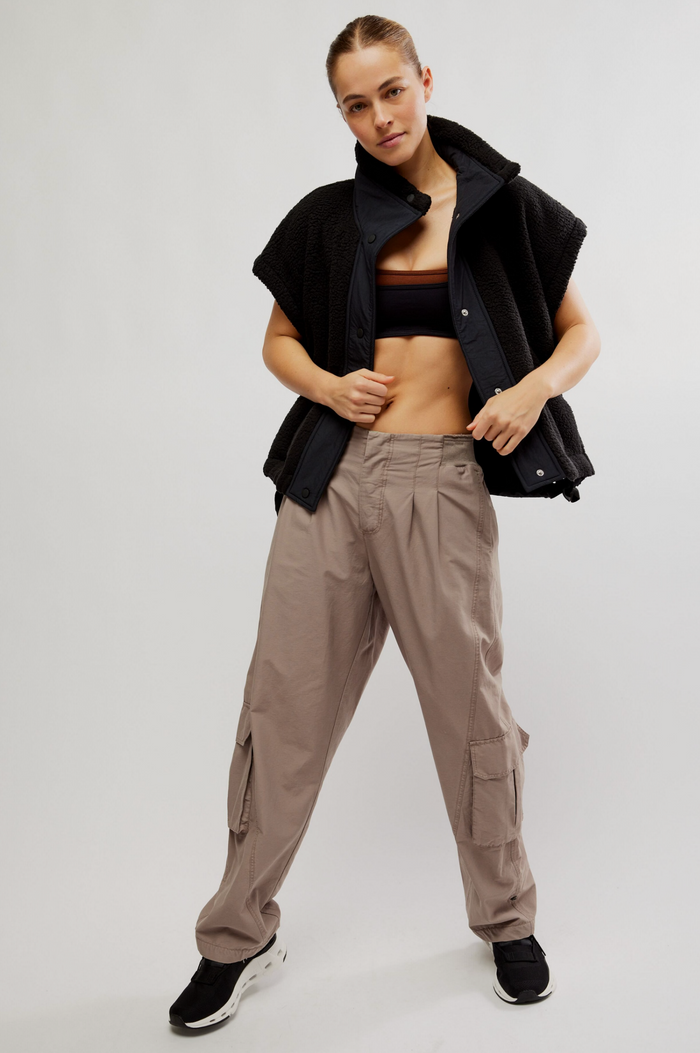 Scout it Out Vest in Black