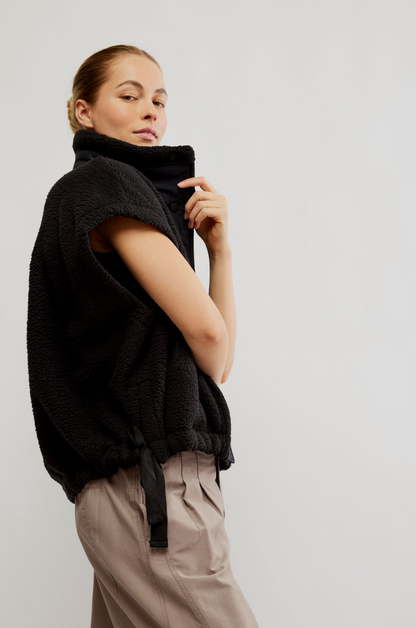Scout it Out Vest in Black
