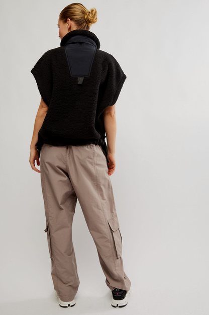 Scout it Out Vest in Black