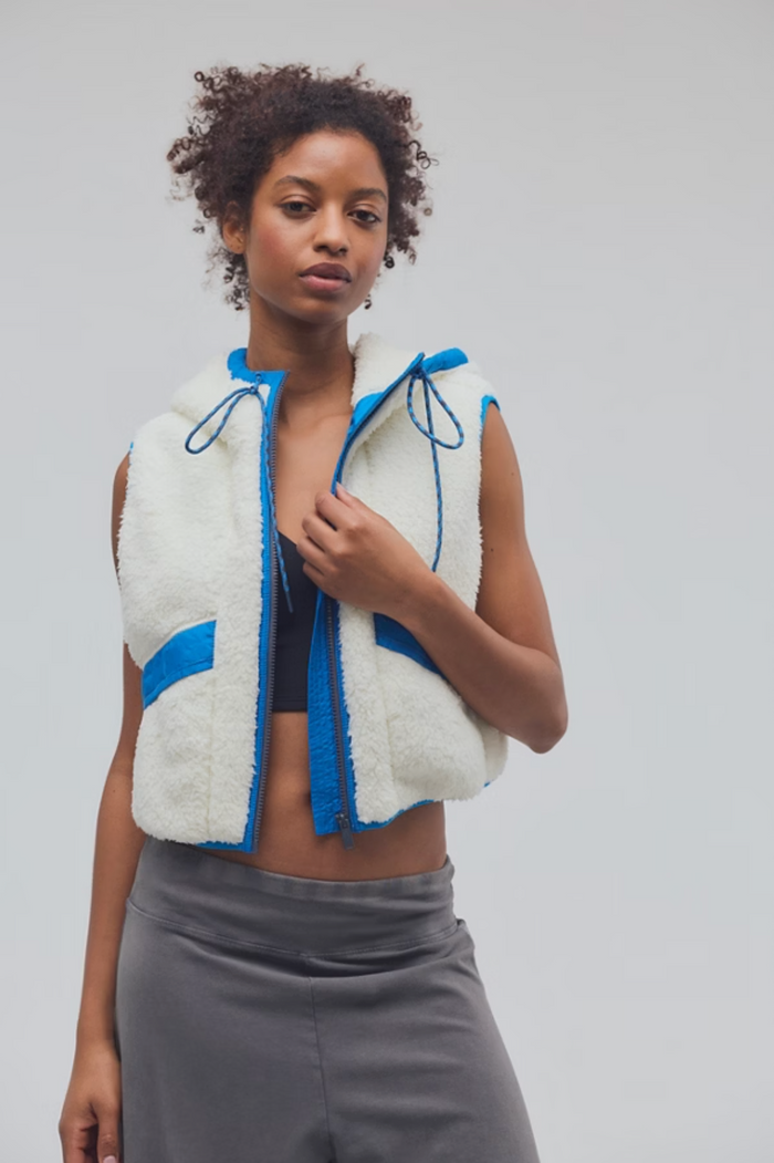 Sky High Fleece Vest in Cream Powerline